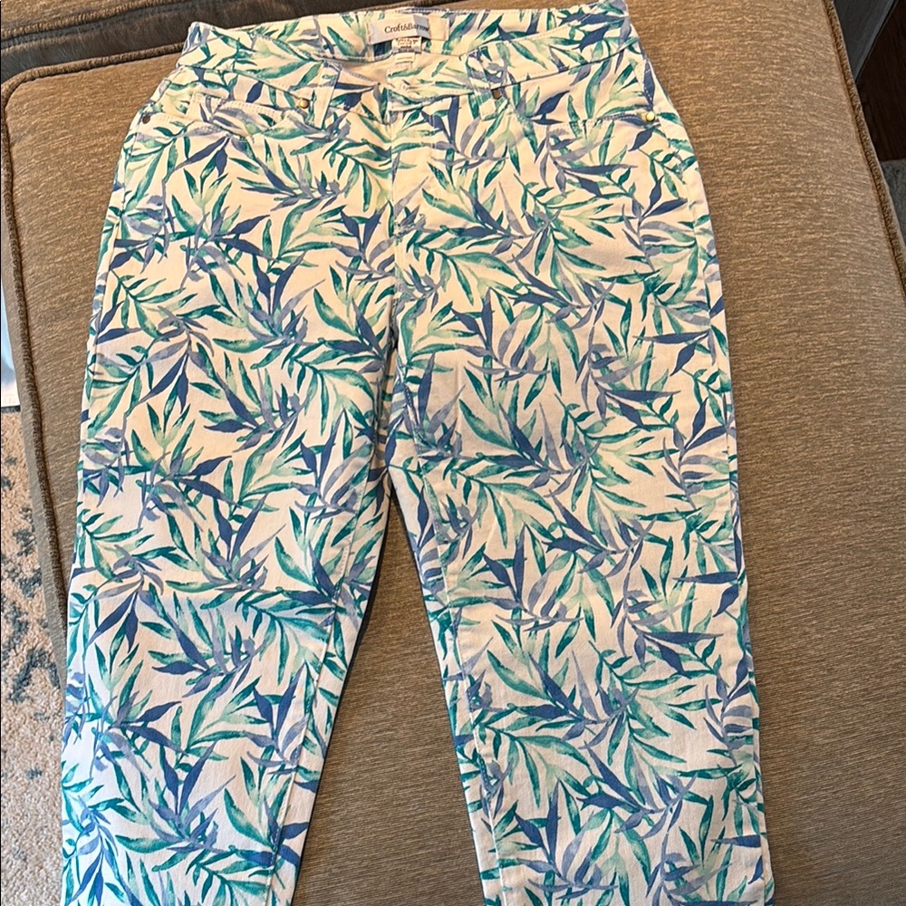 Croft & Barrow Blue and Green Leaf Print Capri Pants